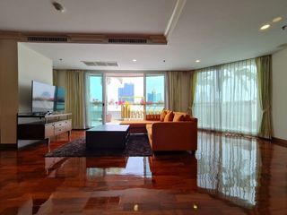 For rent 3 bedrooms apartment in Khlong Toei, Bangkok
