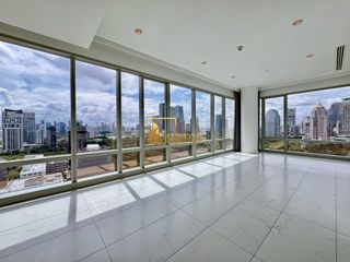 For rent 4 bedrooms condo in Pathum Wan, Bangkok