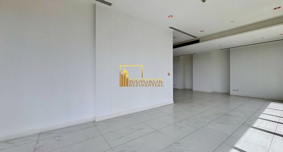 For rent 4 bedrooms condo in Pathum Wan, Bangkok