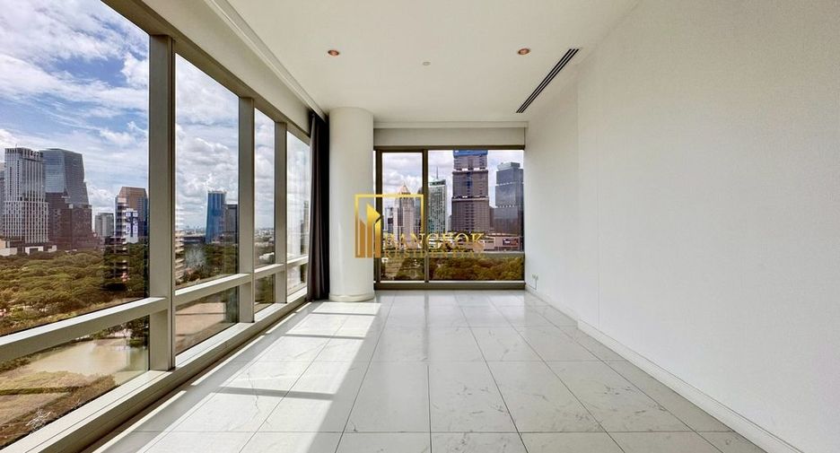 For rent 4 bedrooms condo in Pathum Wan, Bangkok