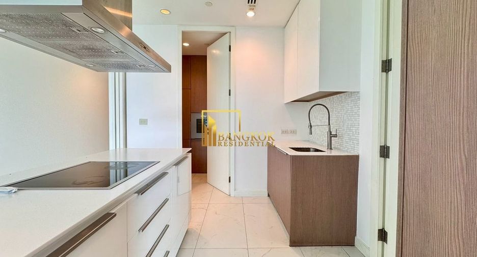 For rent 4 bedrooms condo in Pathum Wan, Bangkok