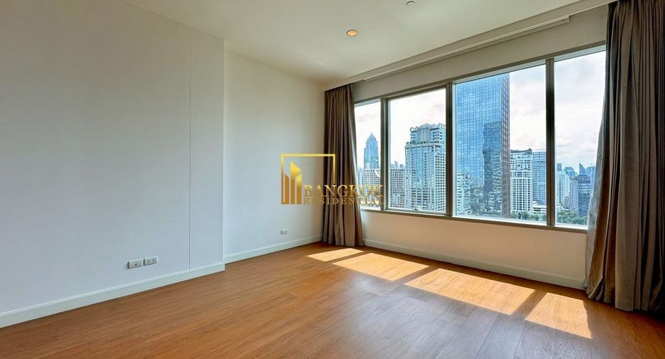 For rent 4 bedrooms condo in Pathum Wan, Bangkok