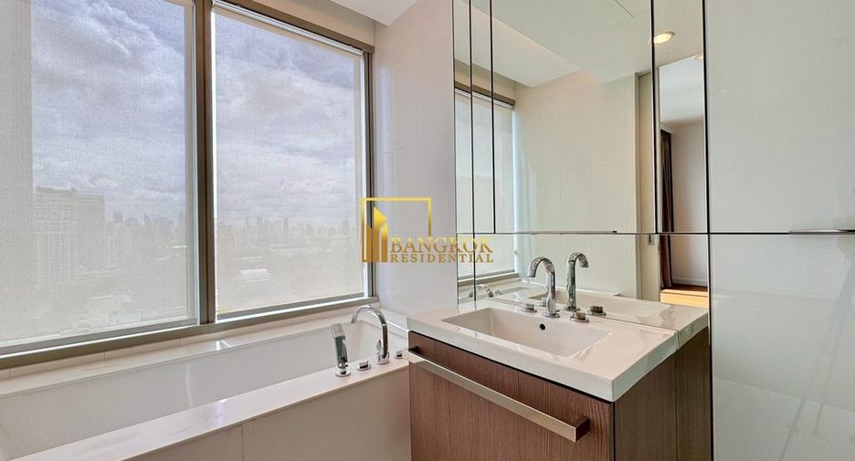 For rent 4 bedrooms condo in Pathum Wan, Bangkok