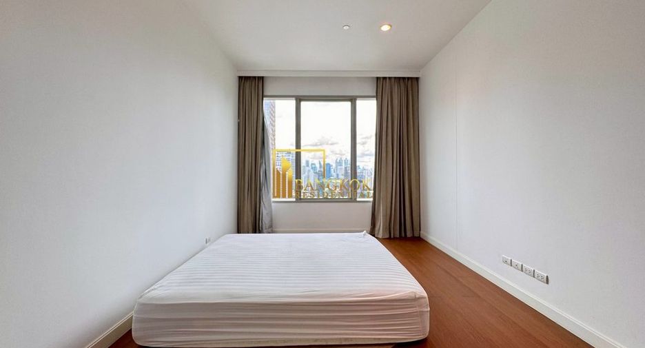 For rent 4 bedrooms condo in Pathum Wan, Bangkok