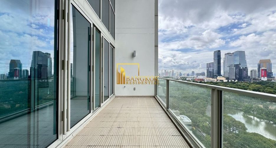For rent 4 bedrooms condo in Pathum Wan, Bangkok
