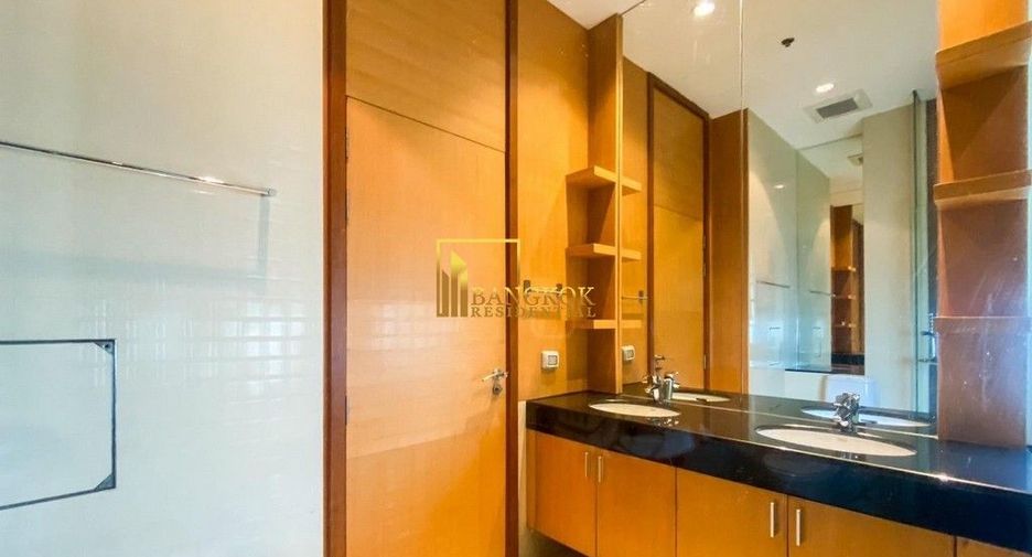 For rent 3 bedrooms apartment in Pathum Wan, Bangkok
