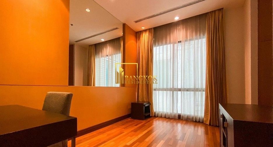 For rent 3 bedrooms apartment in Pathum Wan, Bangkok