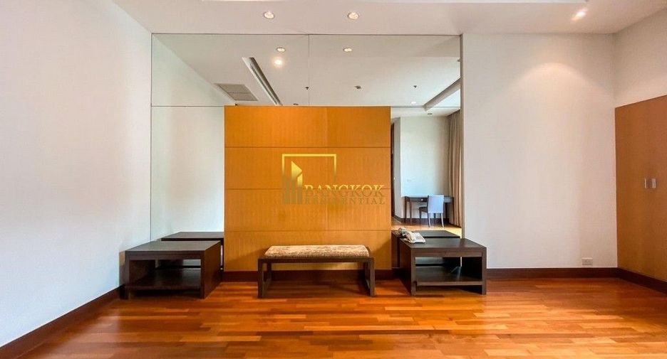 For rent 3 bedrooms apartment in Pathum Wan, Bangkok