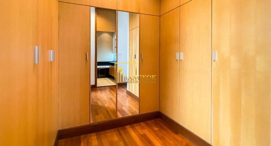 For rent 3 bedrooms apartment in Pathum Wan, Bangkok