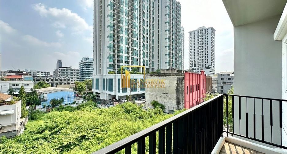 For rent 2 bedrooms apartment in Watthana, Bangkok