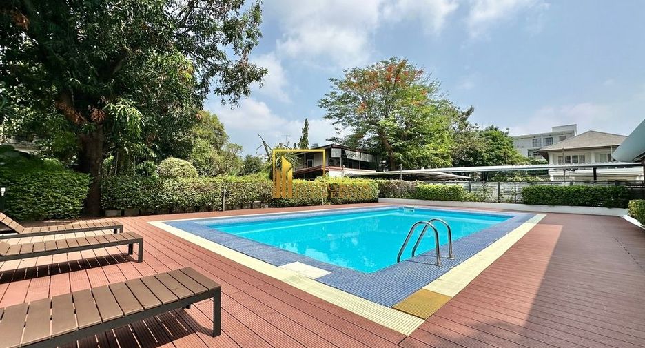 For rent 2 bedrooms apartment in Watthana, Bangkok