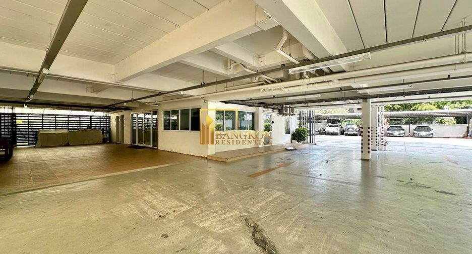 For rent 2 bedrooms apartment in Watthana, Bangkok