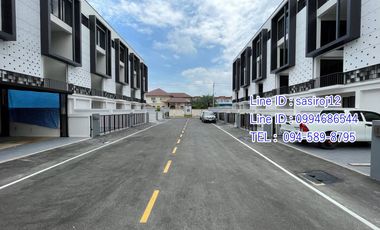For rent 3 bedrooms townhouse in Khan Na Yao, Bangkok