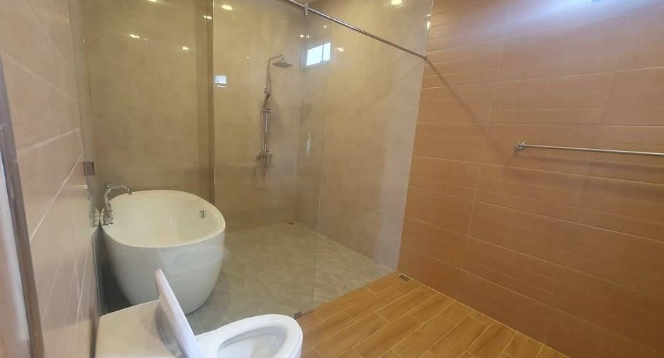 Villa en venta de 5 habitaciones en Bang Lamung, Chonburi