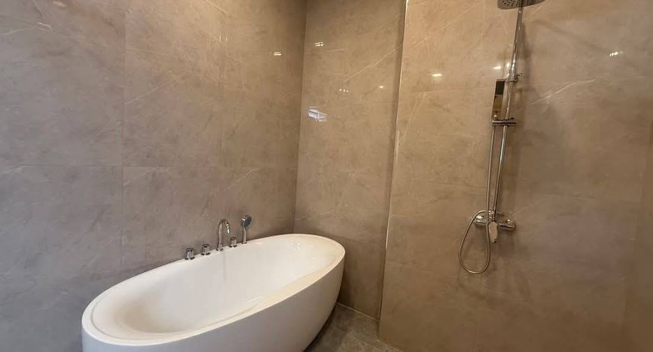 Villa en venta de 5 habitaciones en Bang Lamung, Chonburi