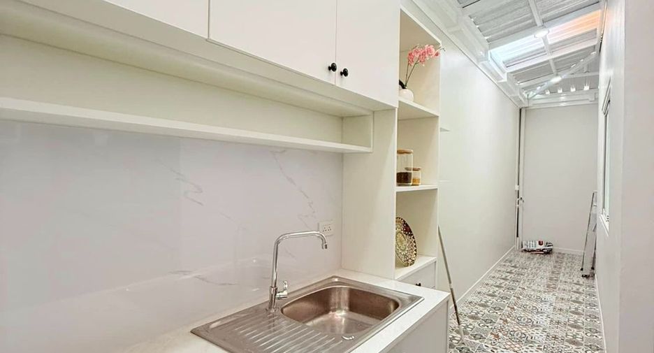 For sale 3 bedrooms house in Si Racha, Chonburi