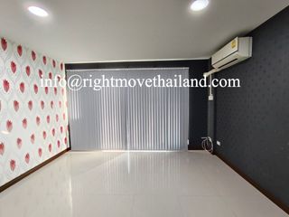 For sale 5 Beds retail Space in Mueang Pathum Thani, Pathum Thani