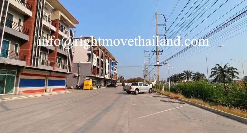 Local comercial en venta de 5 habitaciones en Mueang Pathum Thani, Pathum Thani