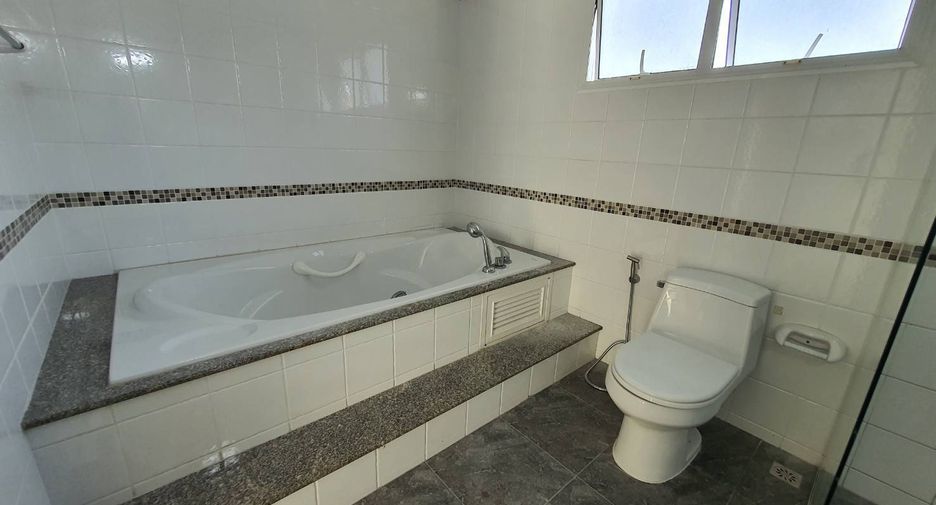 For rent and for sale 3 bedrooms house in Bang Lamung, Chonburi