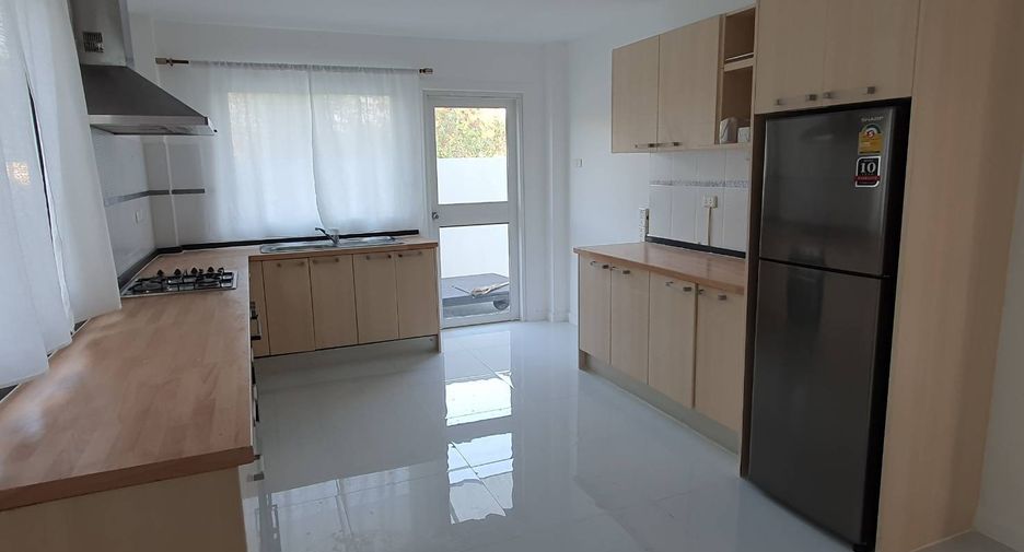 For rent and for sale 3 bedrooms house in Bang Lamung, Chonburi