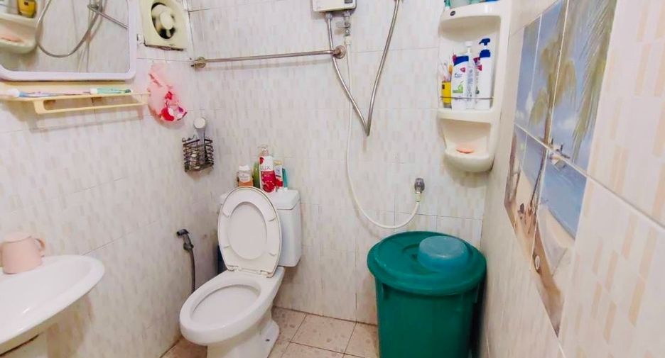 For sale 2 bedrooms townhouse in Lat Phrao, Bangkok
