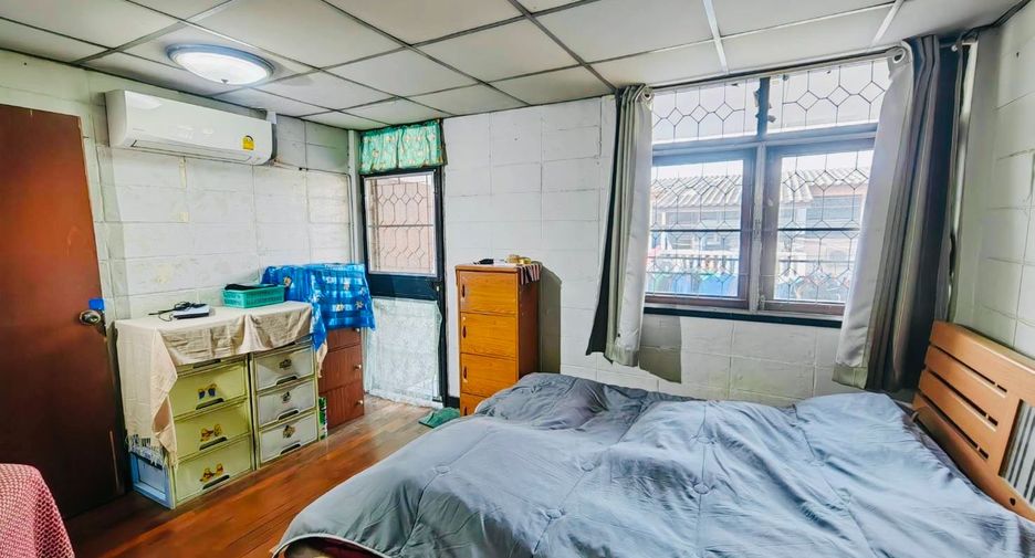 For sale 2 bedrooms townhouse in Lat Phrao, Bangkok