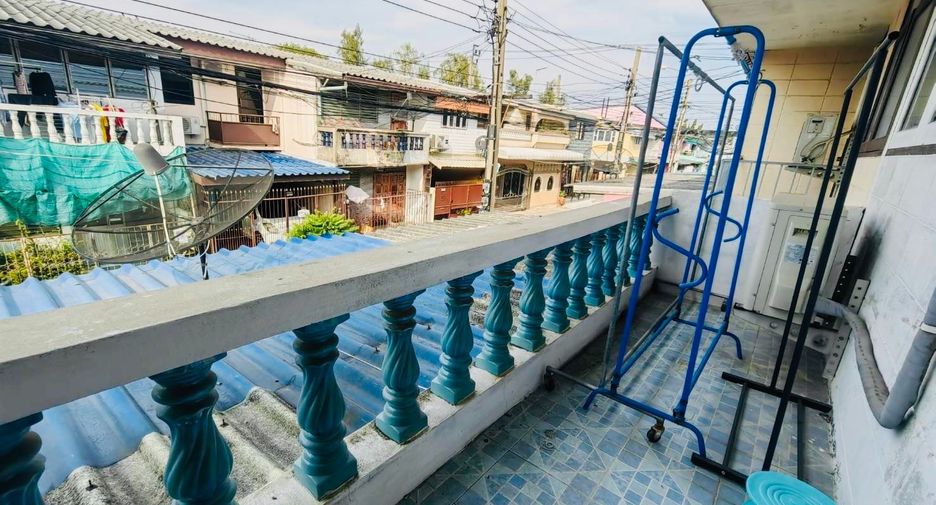 For sale 2 bedrooms townhouse in Lat Phrao, Bangkok