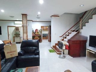 À vendre 9 chambres maison de ville à Phasi Charoen, Bangkok