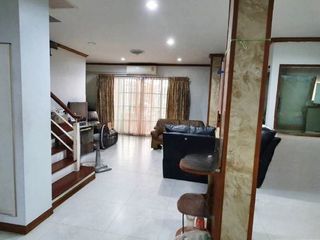 À vendre 9 chambres maison de ville à Phasi Charoen, Bangkok