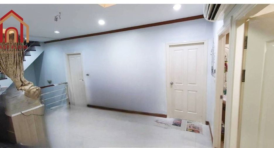 For sale 9 bedrooms townhouse in Phasi Charoen, Bangkok