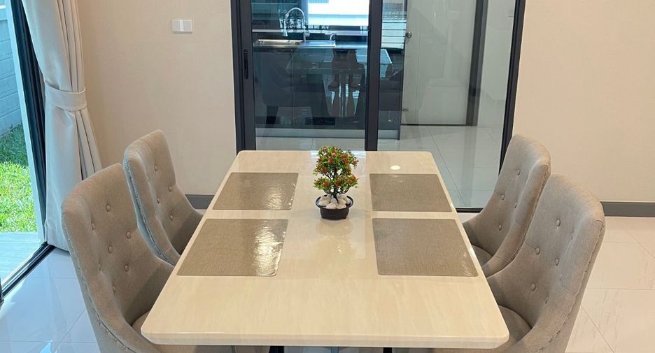 Casa en alquiler de 4 habitaciones en Bang Phli, Samut Prakan