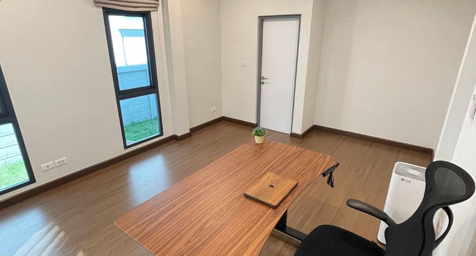 Casa en alquiler de 4 habitaciones en Bang Phli, Samut Prakan