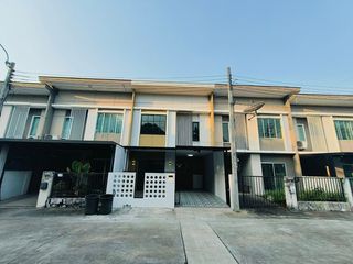 For sale 3 bed townhouse in Khlong Sam Wa, Bangkok