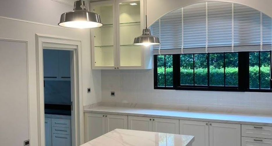 For rent 4 bedrooms house in Prawet, Bangkok