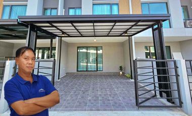 For rent 3 bed townhouse in Bang Phli, Samut Prakan