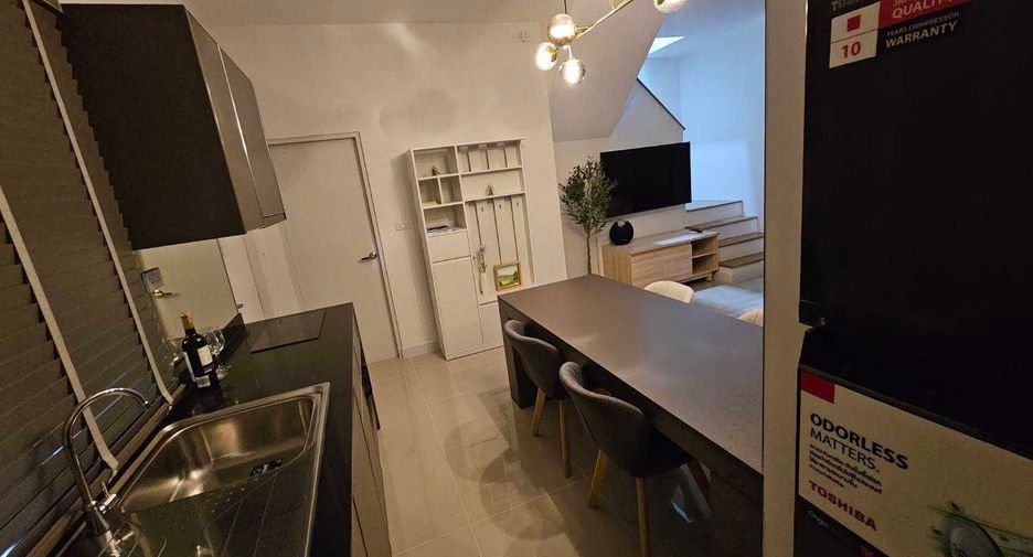 For rent 3 bedrooms townhouse in Bang Phli, Samut Prakan