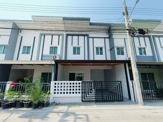 For sale 3 bed townhouse in Khlong Sam Wa, Bangkok