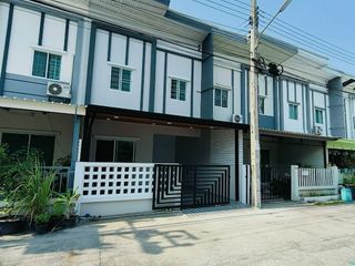 For sale 3 bed townhouse in Khlong Sam Wa, Bangkok