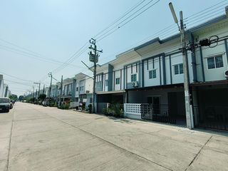 For sale 3 bed townhouse in Khlong Sam Wa, Bangkok
