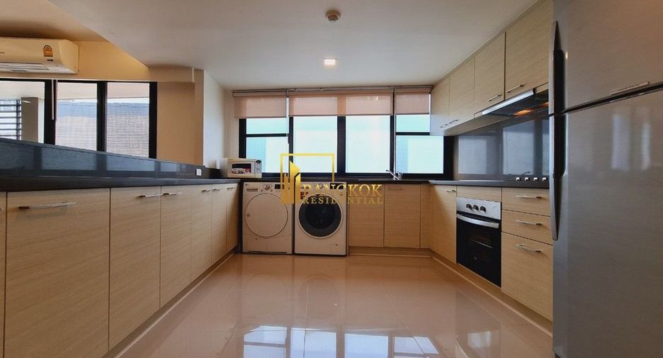 For rent 3 bedrooms apartment in Khlong Toei, Bangkok