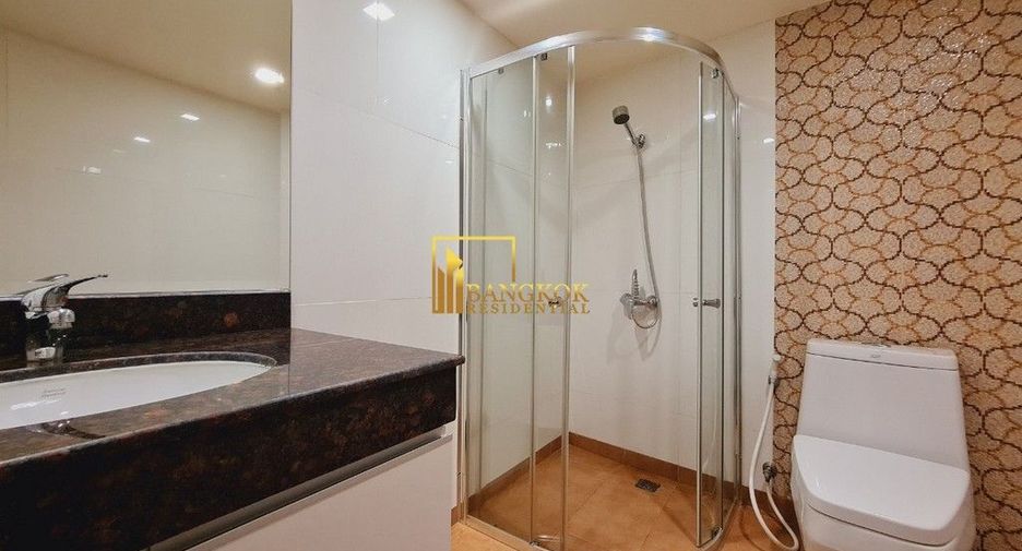 For rent 3 bedrooms apartment in Khlong Toei, Bangkok
