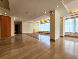 For rent 4 bedrooms condo in Pathum Wan, Bangkok