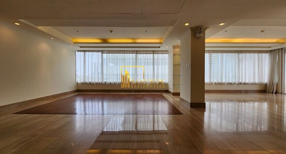 For rent 4 bedrooms condo in Pathum Wan, Bangkok
