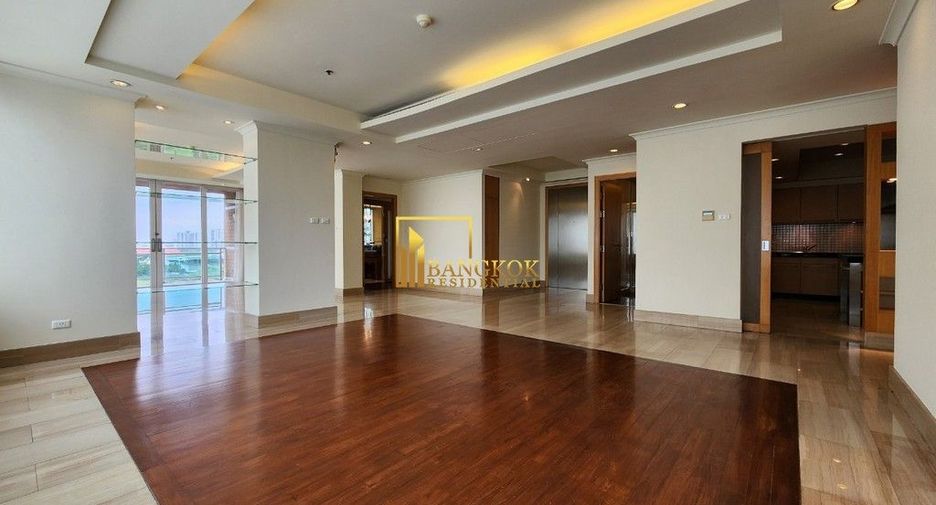 For rent 4 bedrooms condo in Pathum Wan, Bangkok