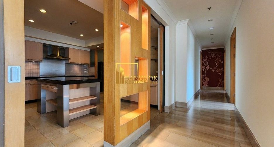 For rent 4 bedrooms condo in Pathum Wan, Bangkok