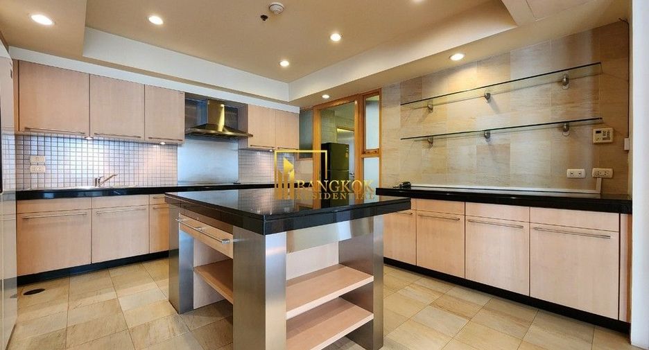 For rent 4 bedrooms condo in Pathum Wan, Bangkok