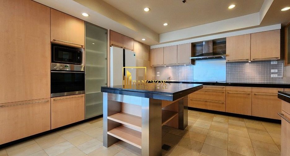 For rent 4 bedrooms condo in Pathum Wan, Bangkok