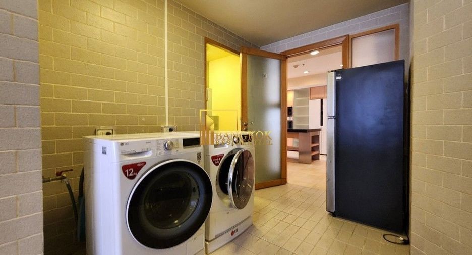 For rent 4 bedrooms condo in Pathum Wan, Bangkok