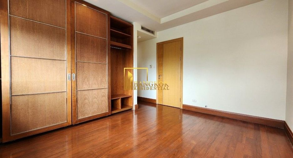 For rent 4 bedrooms condo in Pathum Wan, Bangkok