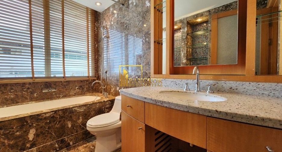 For rent 4 bedrooms condo in Pathum Wan, Bangkok